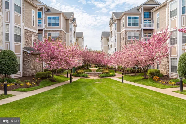 $360,000 | 503 Sunset View Terrace Southeast, Unit 407, Leesburg, VA 20175