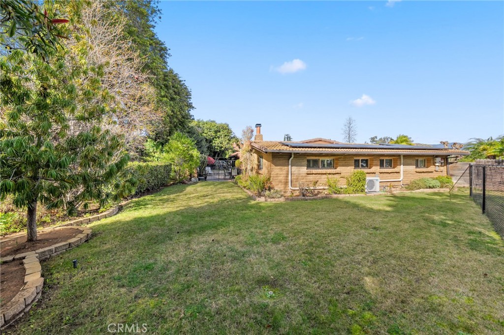 4706 Vía Tala Fallbrook, CA 92028 - Photo 3 of 73 Fenced grass yard off rear patio