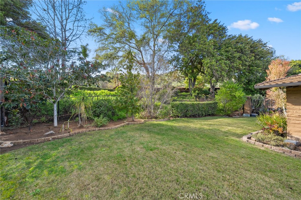 4706 Vía Tala Fallbrook, CA 92028 - Photo 36 of 73 Super pretty rear yard at the end of a culdesac