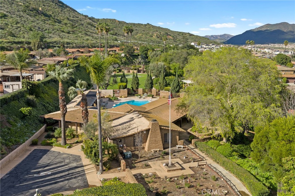 4706 Vía Tala Fallbrook, CA 92028 - Photo 51 of 73 Clubhouse and pool