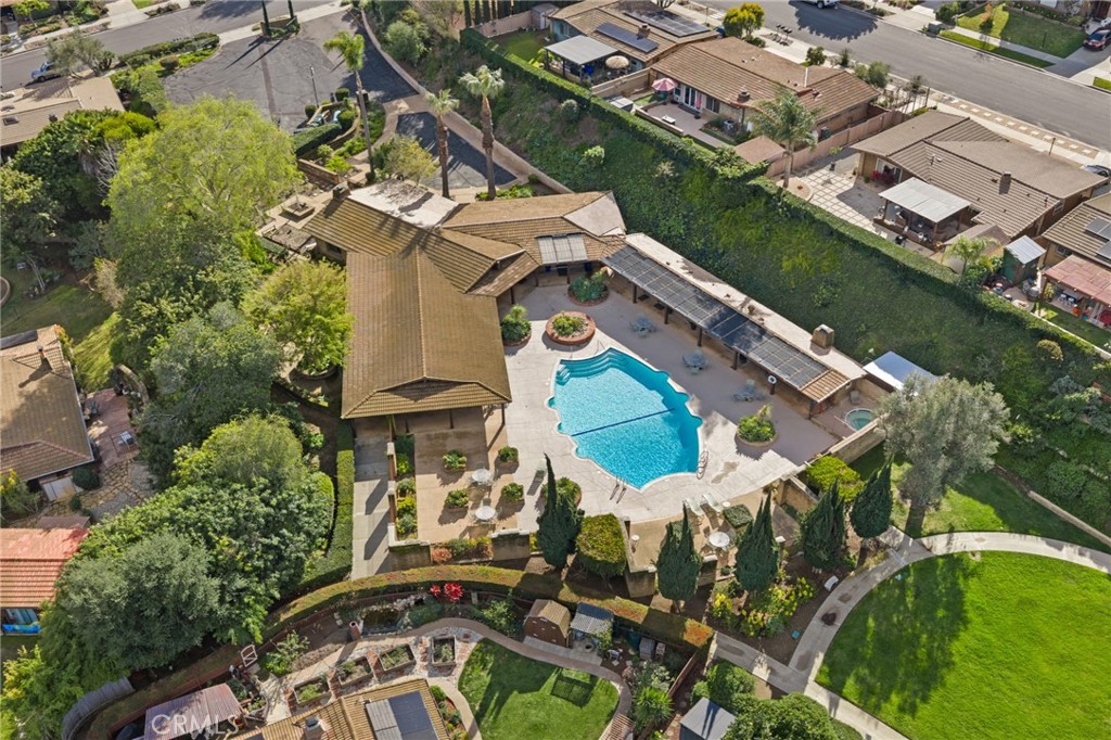 4706 Vía Tala Fallbrook, CA 92028 - Photo 52 of 73 Pool and Clubhouse