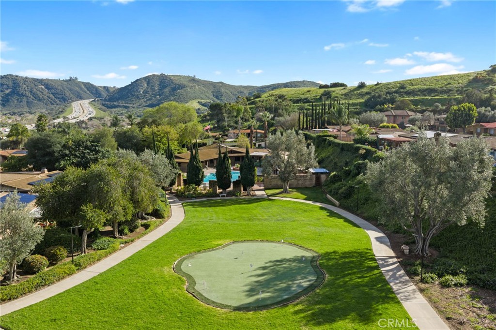 4706 Vía Tala Fallbrook, CA 92028 - Photo 70 of 73 Club house putting green