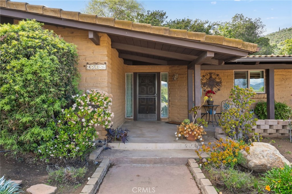 4706 Vía Tala Fallbrook, CA 92028 - Photo 7 of 73 Entry