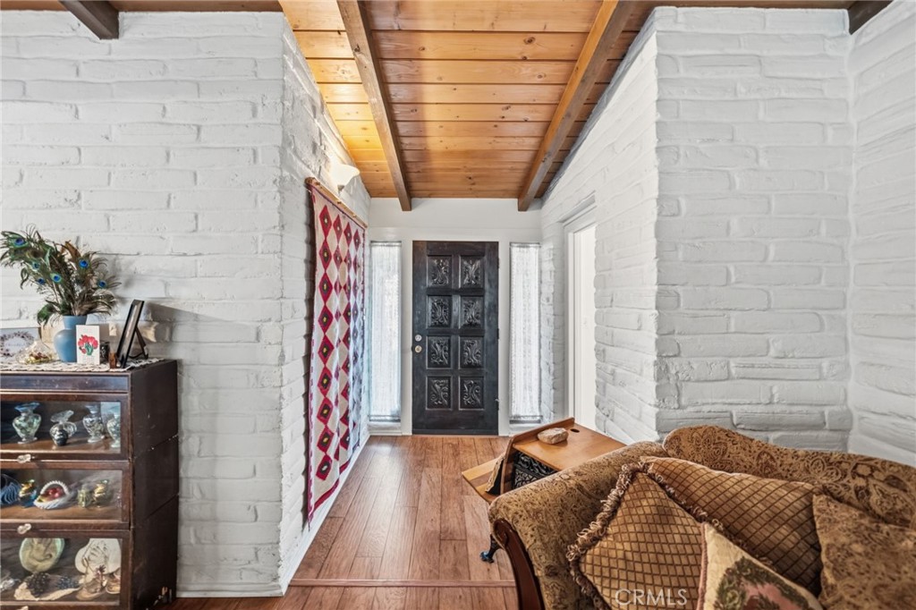 4706 Vía Tala Fallbrook, CA 92028 - Photo 10 of 73 Interior entry