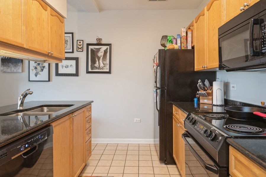 1222 Chicago Avenue, Unit 602 Evanston, IL 60202 - Photo 5 of 17