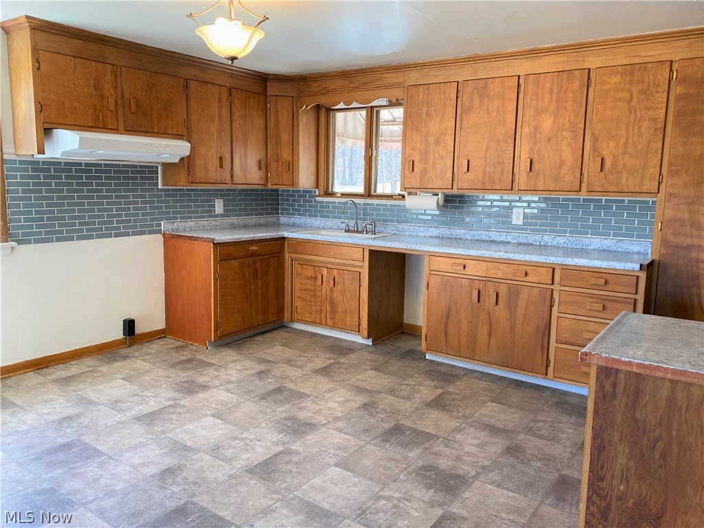 8115 Cumberland Road Southwest Bowerston, OH 44695 - Photo 2 of 22