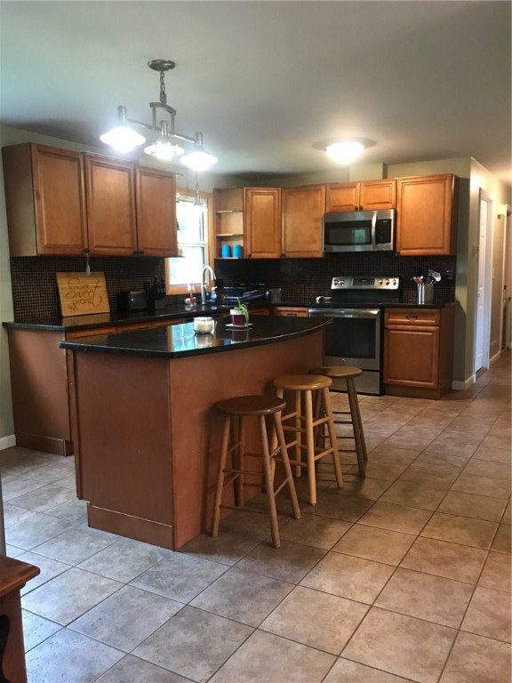 126 Cushing Road Warwick, RI 02888 - Photo 5 of 27 Gallery Image 5
