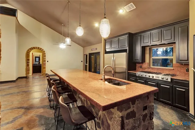 $525,000 | 402 Sunset Drive, Edna, TX 77957