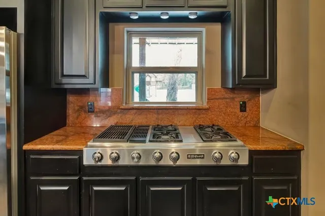 $525,000 | 402 Sunset Drive, Edna, TX 77957