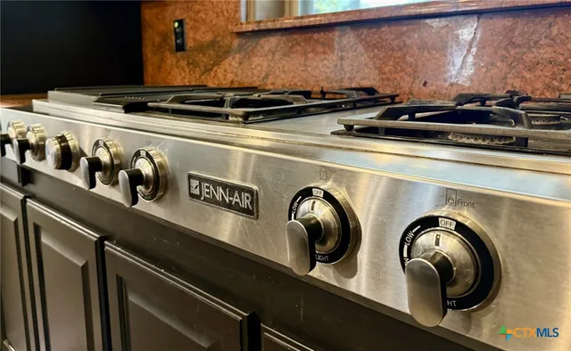 $525,000 | 402 Sunset Drive, Edna, TX 77957