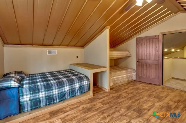 $525,000 | 402 Sunset Drive, Edna, TX 77957