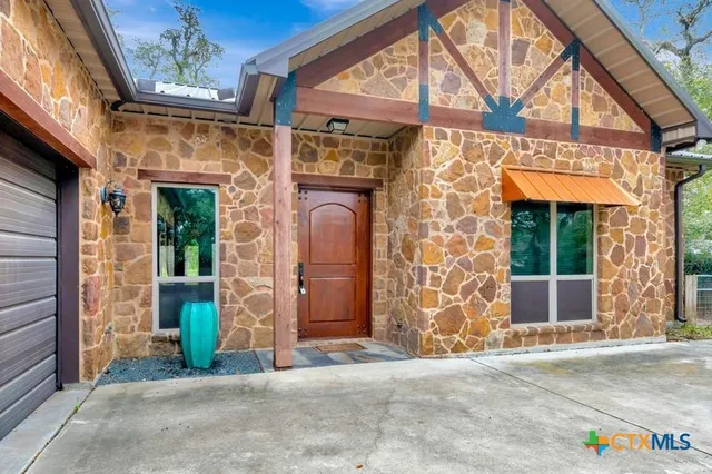 $525,000 | 402 Sunset Drive, Edna, TX 77957