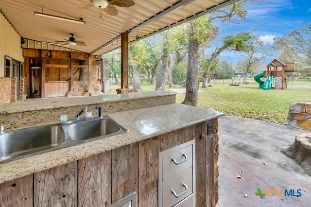 $525,000 | 402 Sunset Drive, Edna, TX 77957