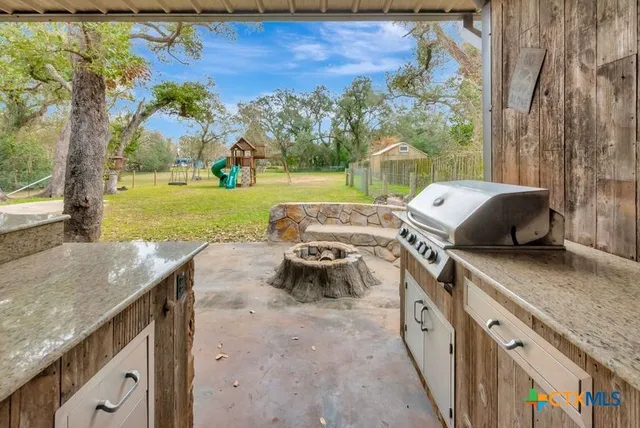 $525,000 | 402 Sunset Drive, Edna, TX 77957