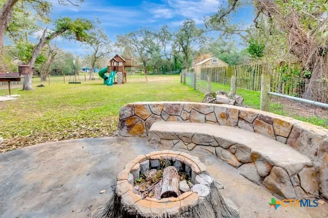 $525,000 | 402 Sunset Drive, Edna, TX 77957