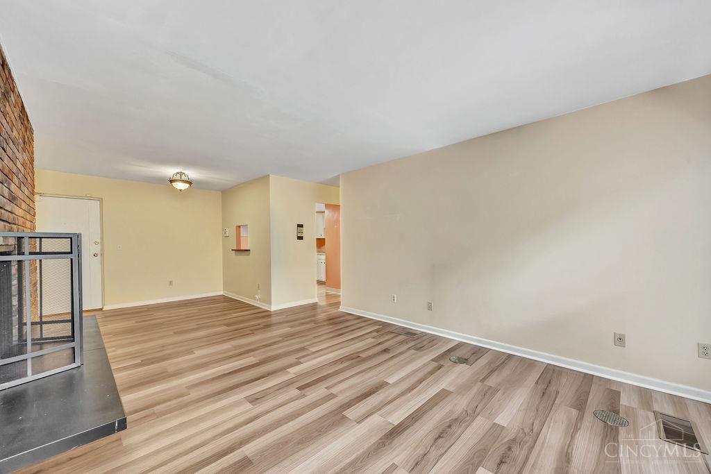 399 West Galbraith Road, Unit 101 Cincinnati, OH 45215 - Photo 4 of 35