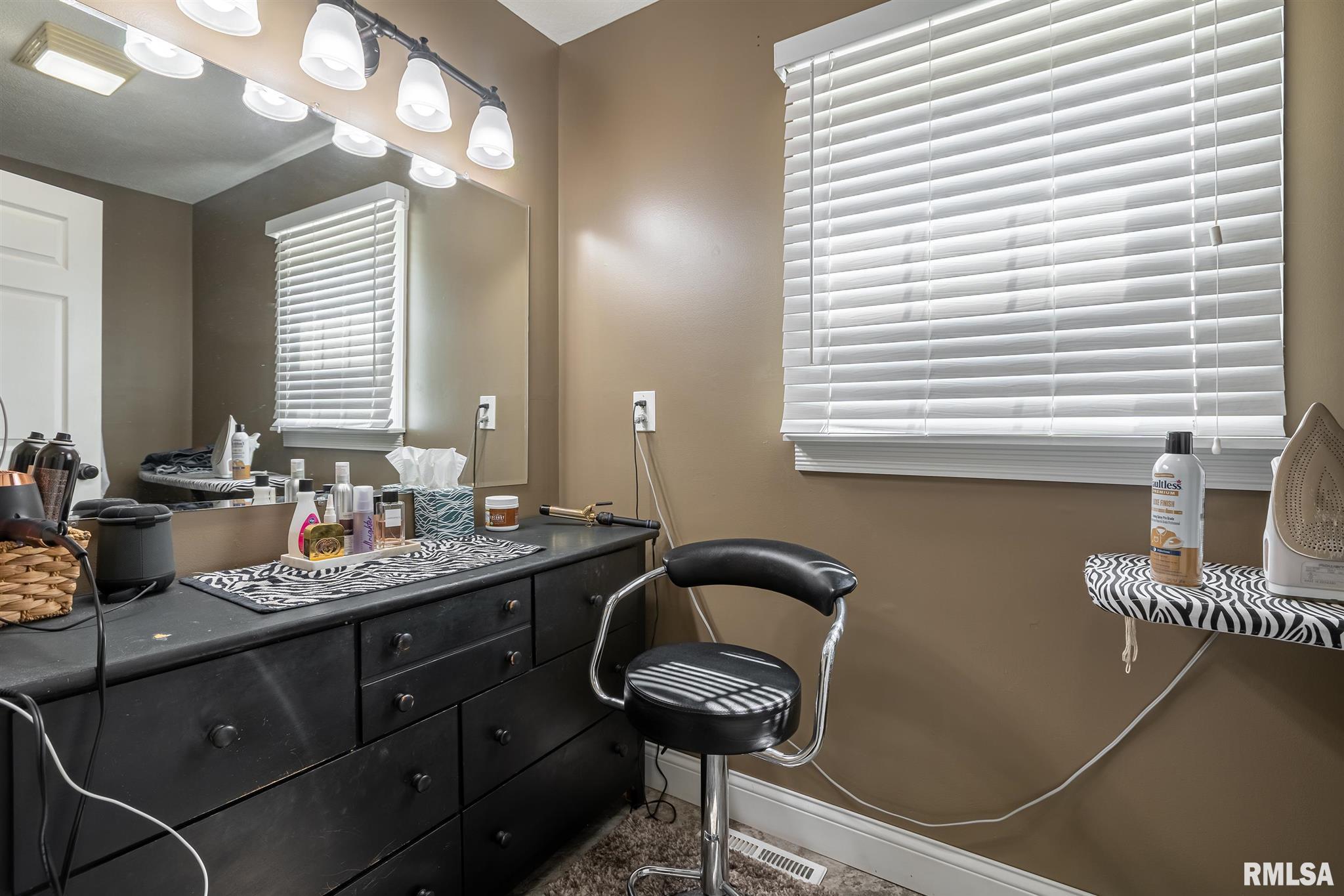 8817 Stonefort Road Creal Springs, IL 62922 - Photo 16 of 48