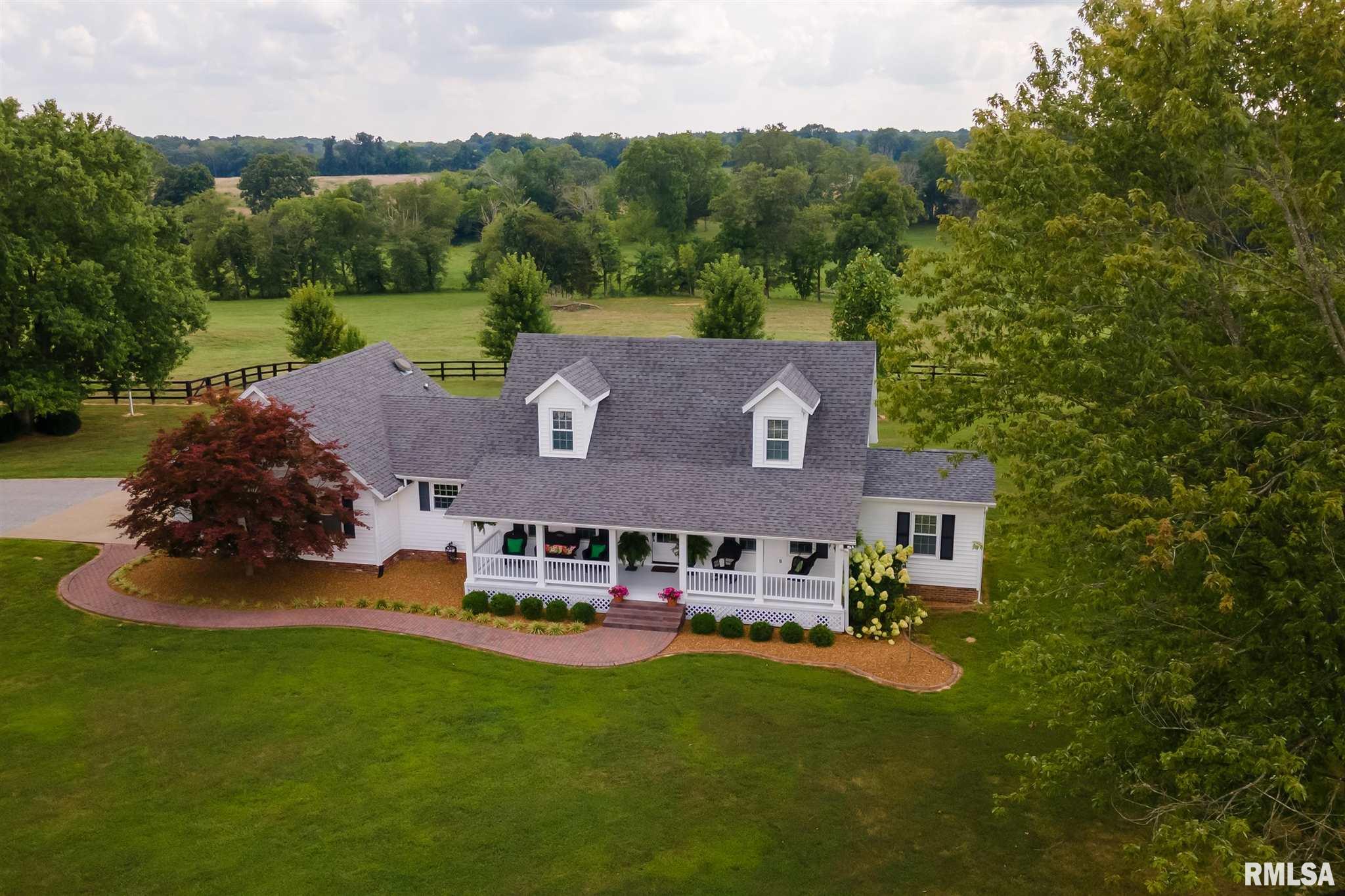 8817 Stonefort Road Creal Springs, IL 62922 - Photo 4 of 48