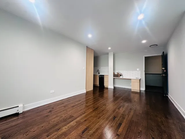 $1,595 | 541 West Oakdale Avenue, Unit 307, Chicago, IL 60657