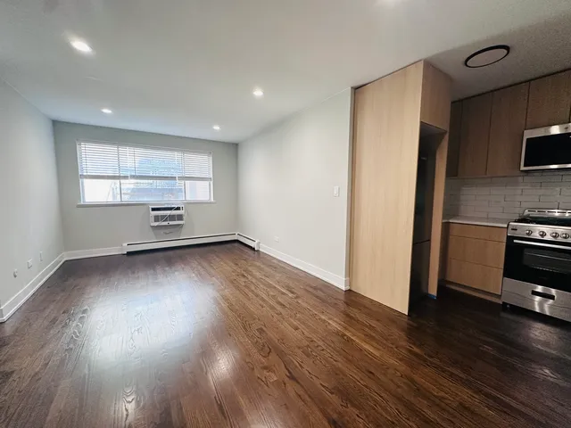 $1,595 | 541 West Oakdale Avenue, Unit 307, Chicago, IL 60657