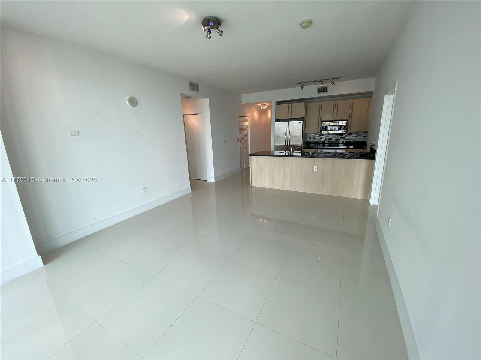 79 Southwest 12th Street, Unit 3810S Miami, FL 33130 - Photo 3 of 20