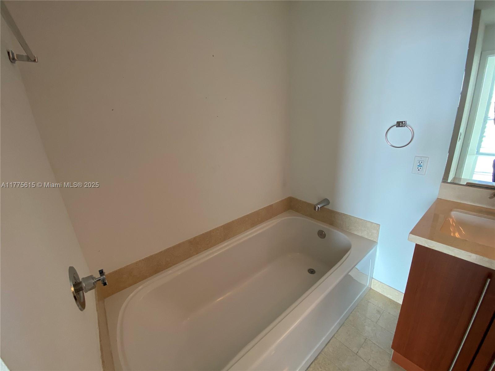 79 Southwest 12th Street, Unit 3810S Miami, FL 33130 - Photo 4 of 20