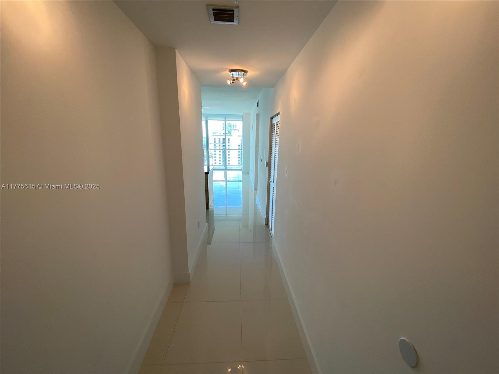79 Southwest 12th Street, Unit 3810S Miami, FL 33130 - Photo 7 of 20