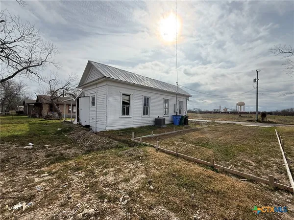 $134,900 | 316 West Seideman Street, Seguin, TX 78155