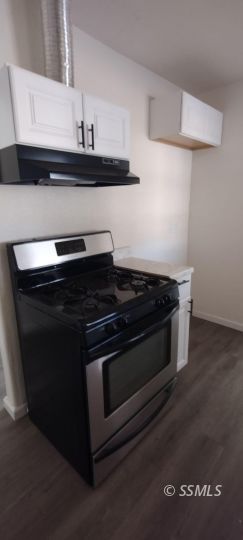 137 South Sunland Street Ridgecrest, CA 93555 - Photo 18 of 18 a close view of stove top oven