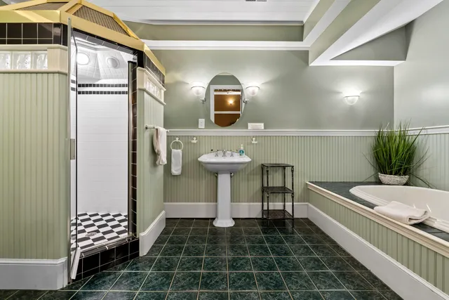 $1,995,000 | 238 Laudholm Farm Road, Wells, ME 04090