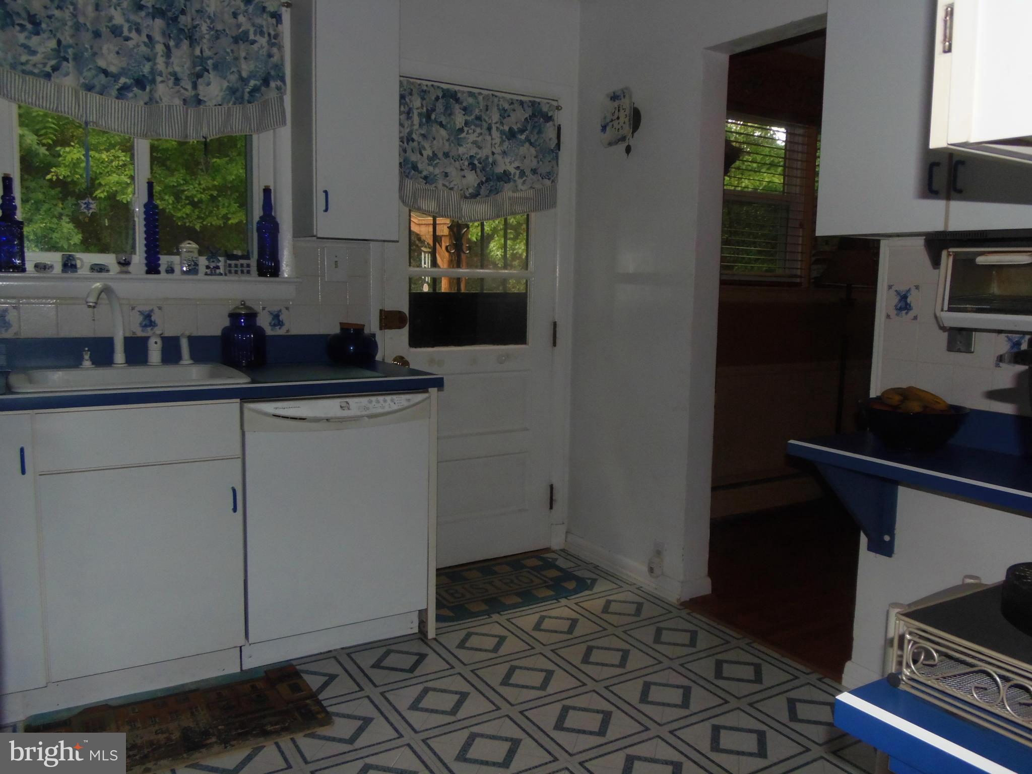 4911 Braddock Road Temple Hills, MD 20748 - Photo 8 of 21 Kitchen