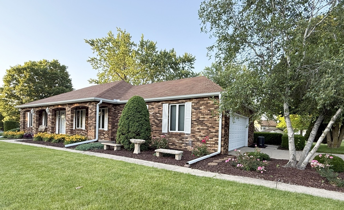 300 Fieldstone Lane Dixon, IL 61021 - Photo 2 of 36