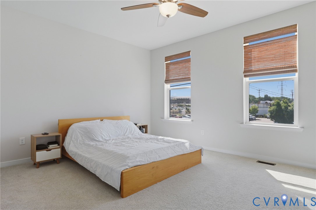 1900 Roseneath Road, Unit 4B Richmond, VA 23230 - Photo 12 of 44 a bedroom with a bed lamp and window