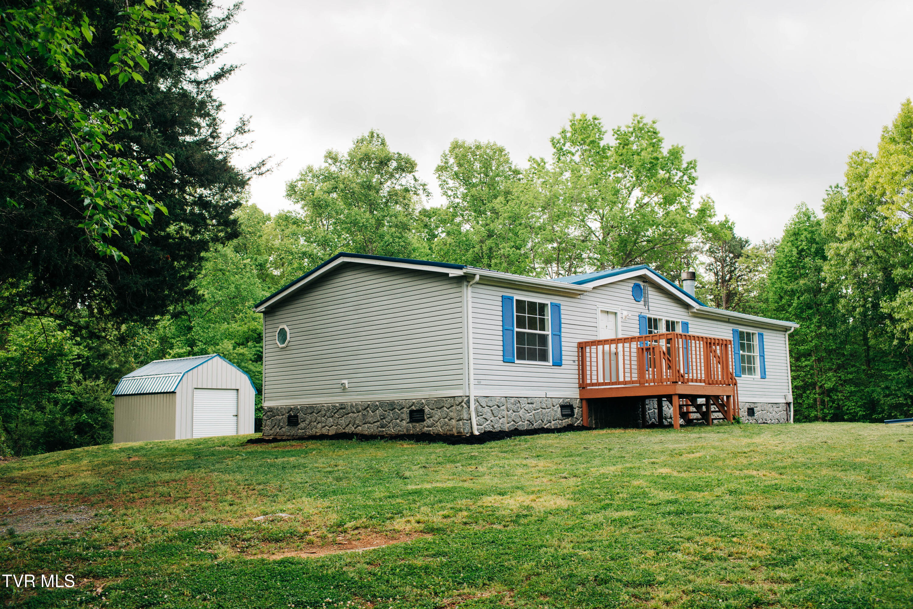 613 Timber Ridge Road Bluff City, TN 37618 - Photo 2 of 21 5V3A7819