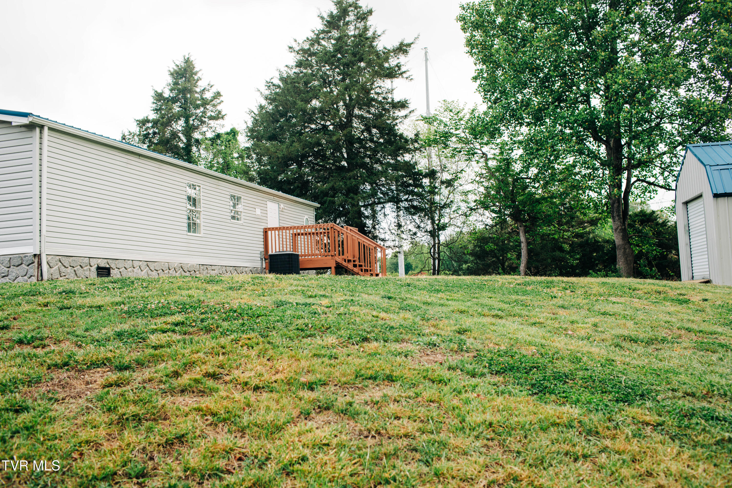 613 Timber Ridge Road Bluff City, TN 37618 - Photo 4 of 21 5V3A7840