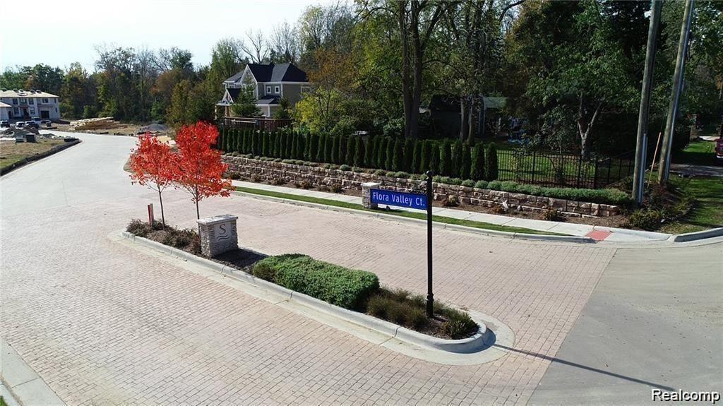 543 Flora Valley Court Rochester Hills, MI 48307 - Photo 3 of 4