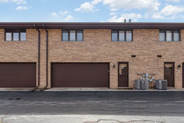 $259,000 | 16122 Pine Drive, Tinley Park, IL 60477