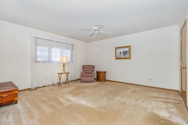 a view of a livingroom with a workspace