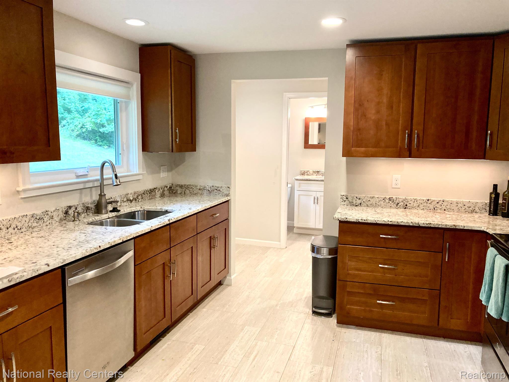 1775 Porter Road White Lake, MI 48383 - Photo 16 of 38 Wow! Classy Kitchen!