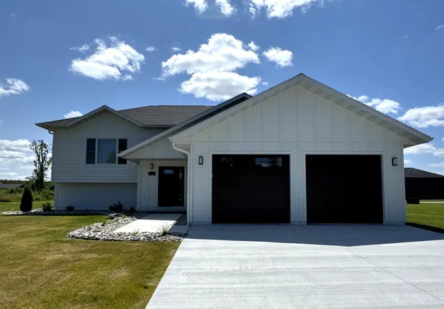 $379,000 | 516 Washington Street Southeast, Warroad, MN 56763