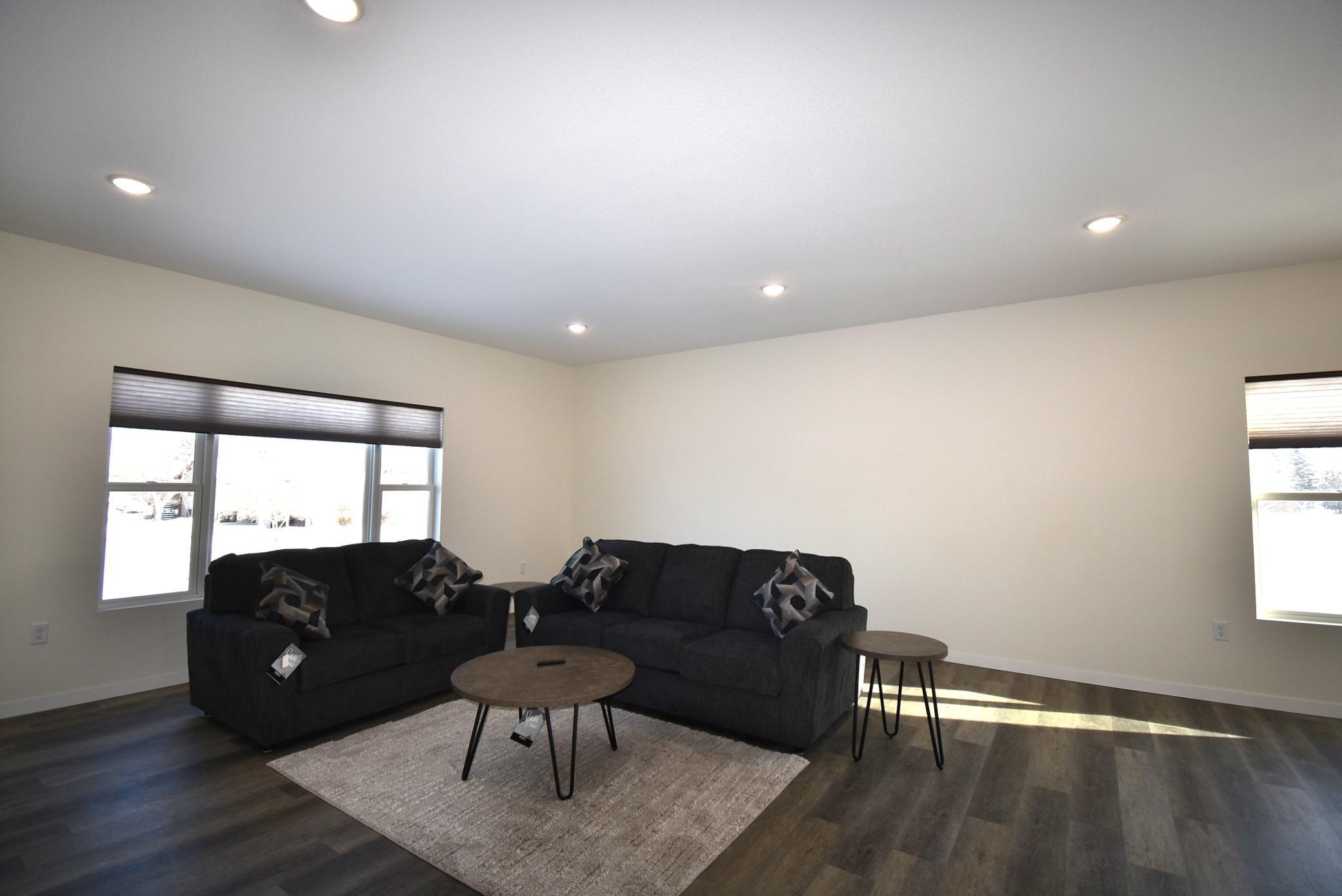 516 Washington Street Southeast Warroad, MN 56763 - Photo 12 of 34