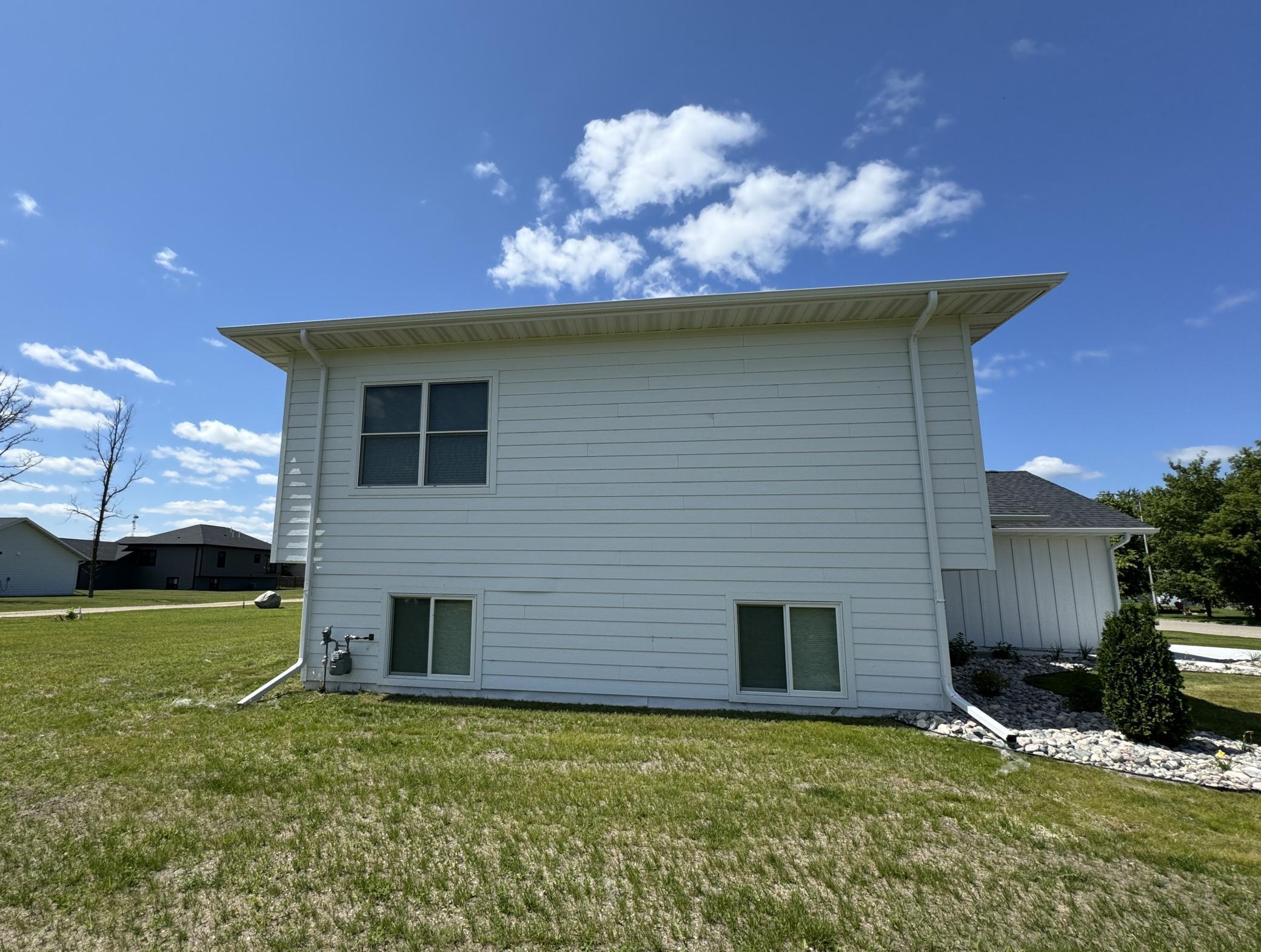 516 Washington Street Southeast Warroad, MN 56763 - Photo 4 of 34