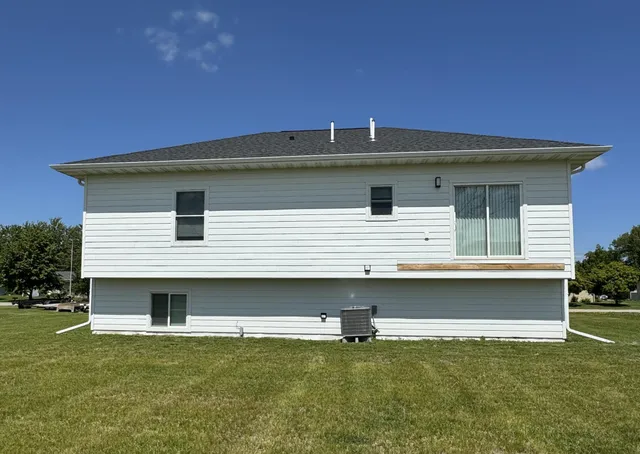 $379,000 | 516 Washington Street Southeast, Warroad, MN 56763
