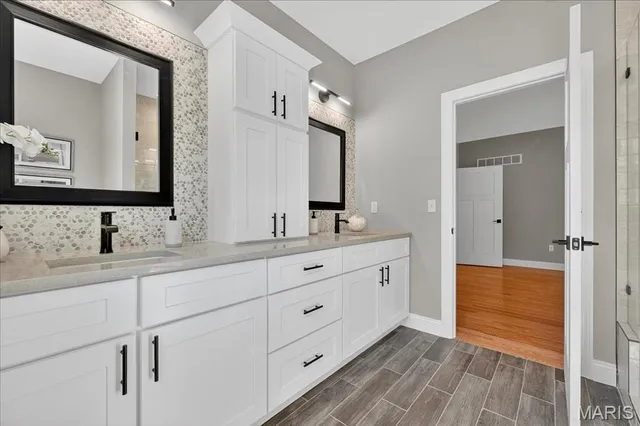 $1,080,000 | 506 Coverdale Lane, Kirkwood, MO 63122