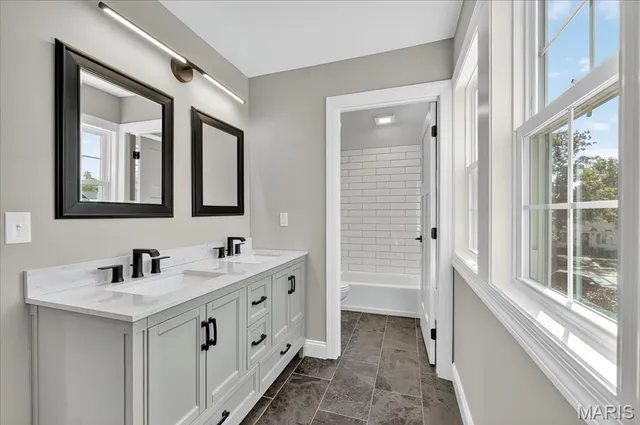 $1,080,000 | 506 Coverdale Lane, Kirkwood, MO 63122