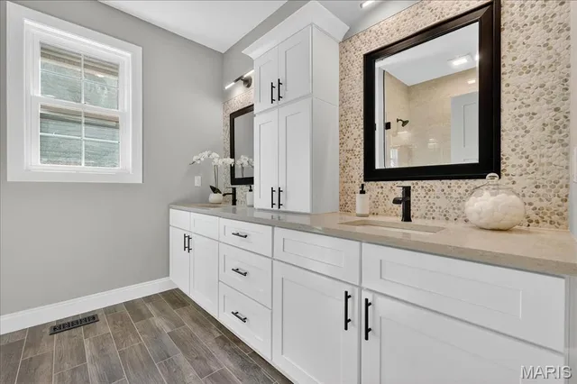 $1,080,000 | 506 Coverdale Lane, Kirkwood, MO 63122