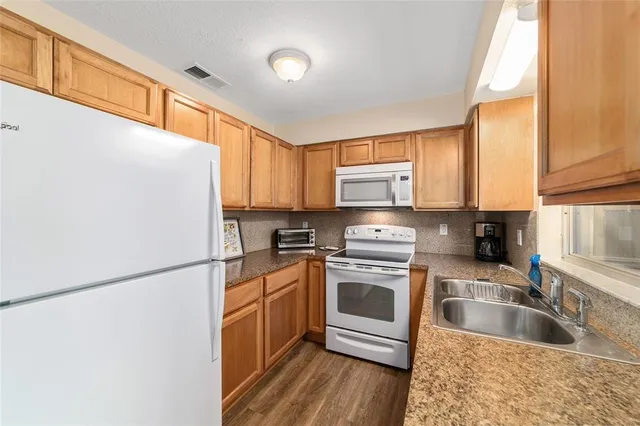 $205,000 | 21529 Southwest Honeysuckle Street, Dunnellon, FL 34431