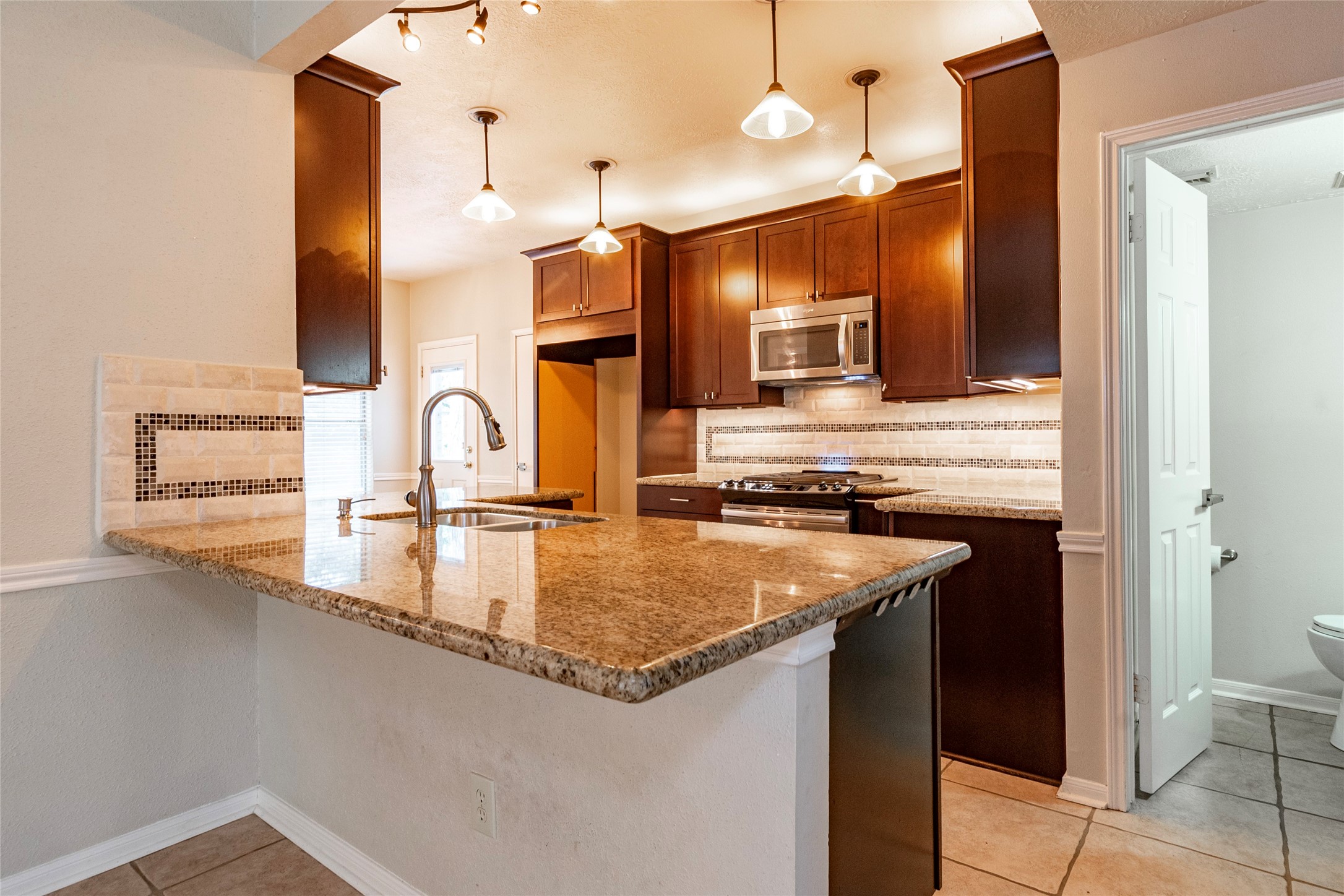 1227 Mabry Mill Road Houston, TX 77062 - Photo 11 of 39