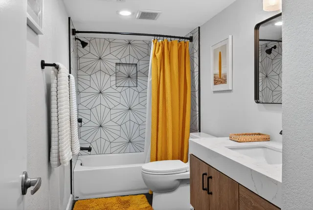 $259,900 | 1655 East Palm Canyon Drive, Unit 511, Palm Springs, CA 92264