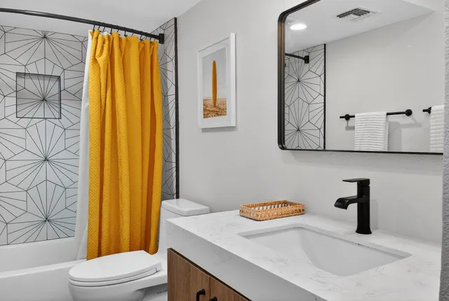 $259,900 | 1655 East Palm Canyon Drive, Unit 511, Palm Springs, CA 92264